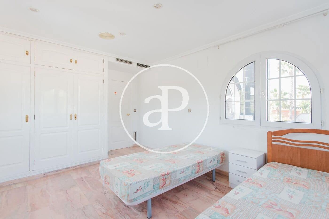 5 bedroom Villa for rent in L'Eliana with pool garage - € 3,500 (Ref: 10120002)