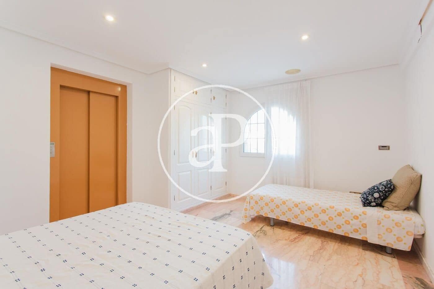 5 bedroom Villa for rent in L'Eliana with pool garage - € 3,500 (Ref: 10120002)