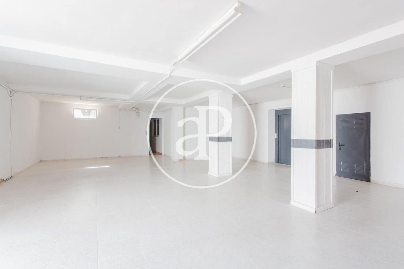 5 bedroom Villa for rent in L'Eliana with pool garage - € 3,500 (Ref: 10120002)
