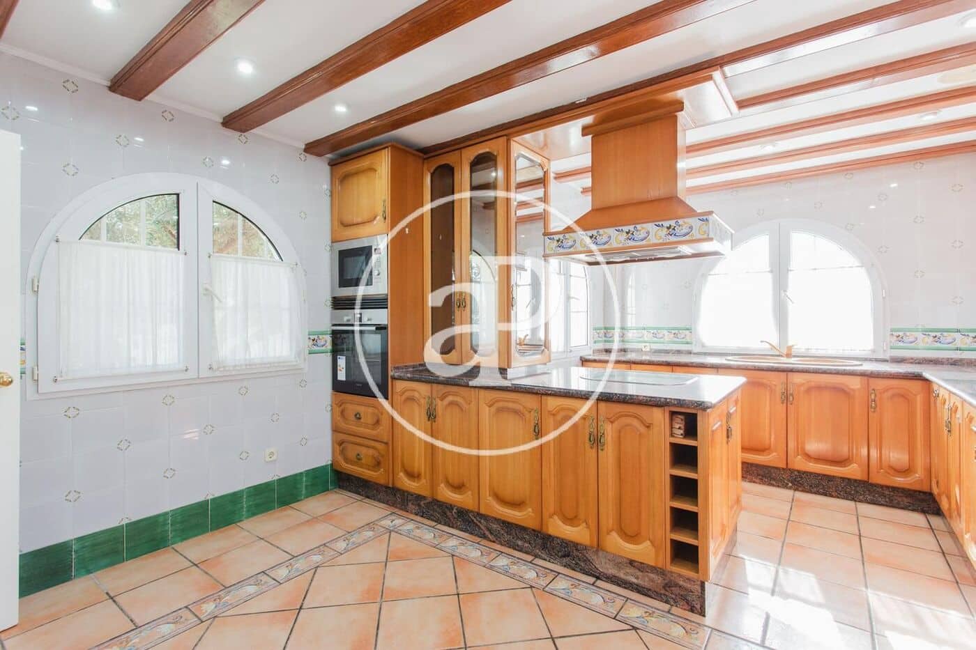 5 bedroom Villa for rent in L'Eliana with pool garage - € 3,500 (Ref: 10120002)