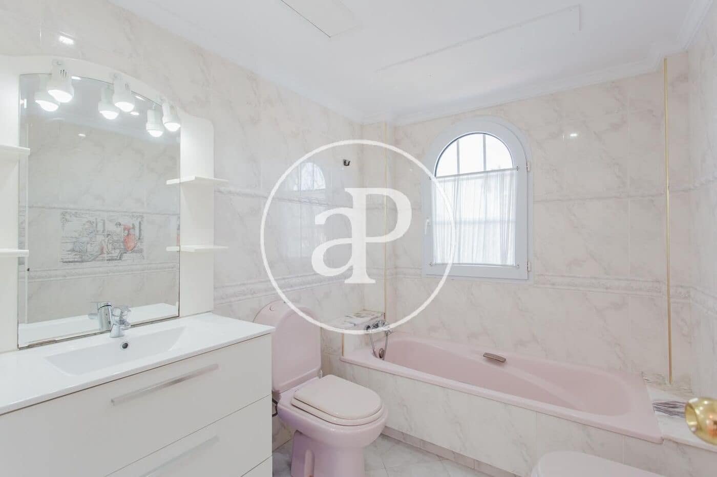 5 bedroom Villa for rent in L'Eliana with pool garage - € 3,500 (Ref: 10120002)