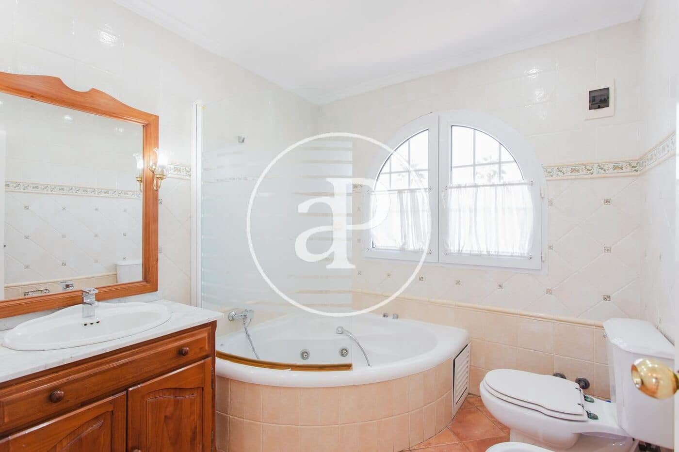 5 bedroom Villa for rent in L'Eliana with pool garage - € 3,500 (Ref: 10120002)