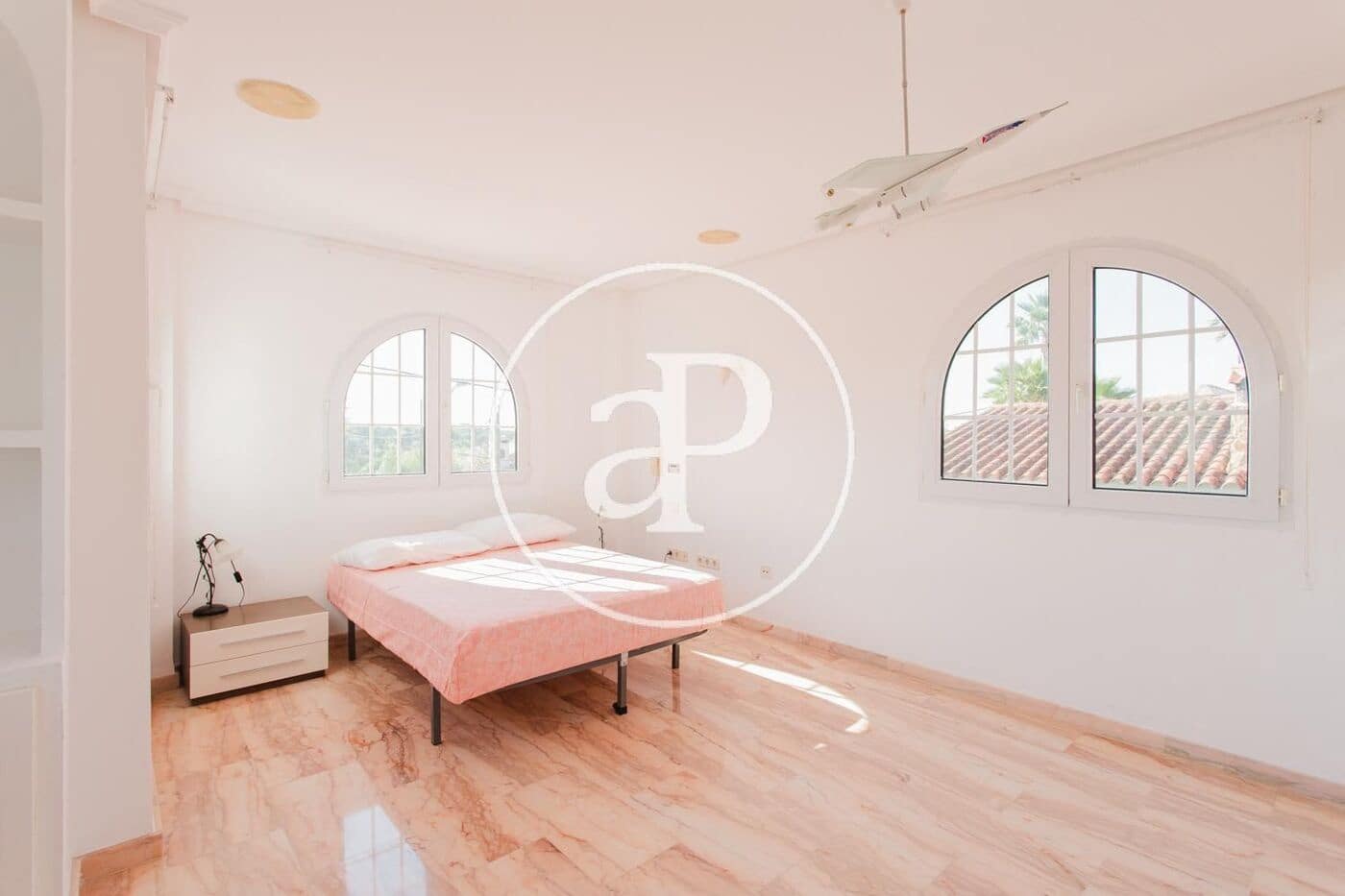 5 bedroom Villa for rent in L'Eliana with pool garage - € 3,500 (Ref: 10120002)