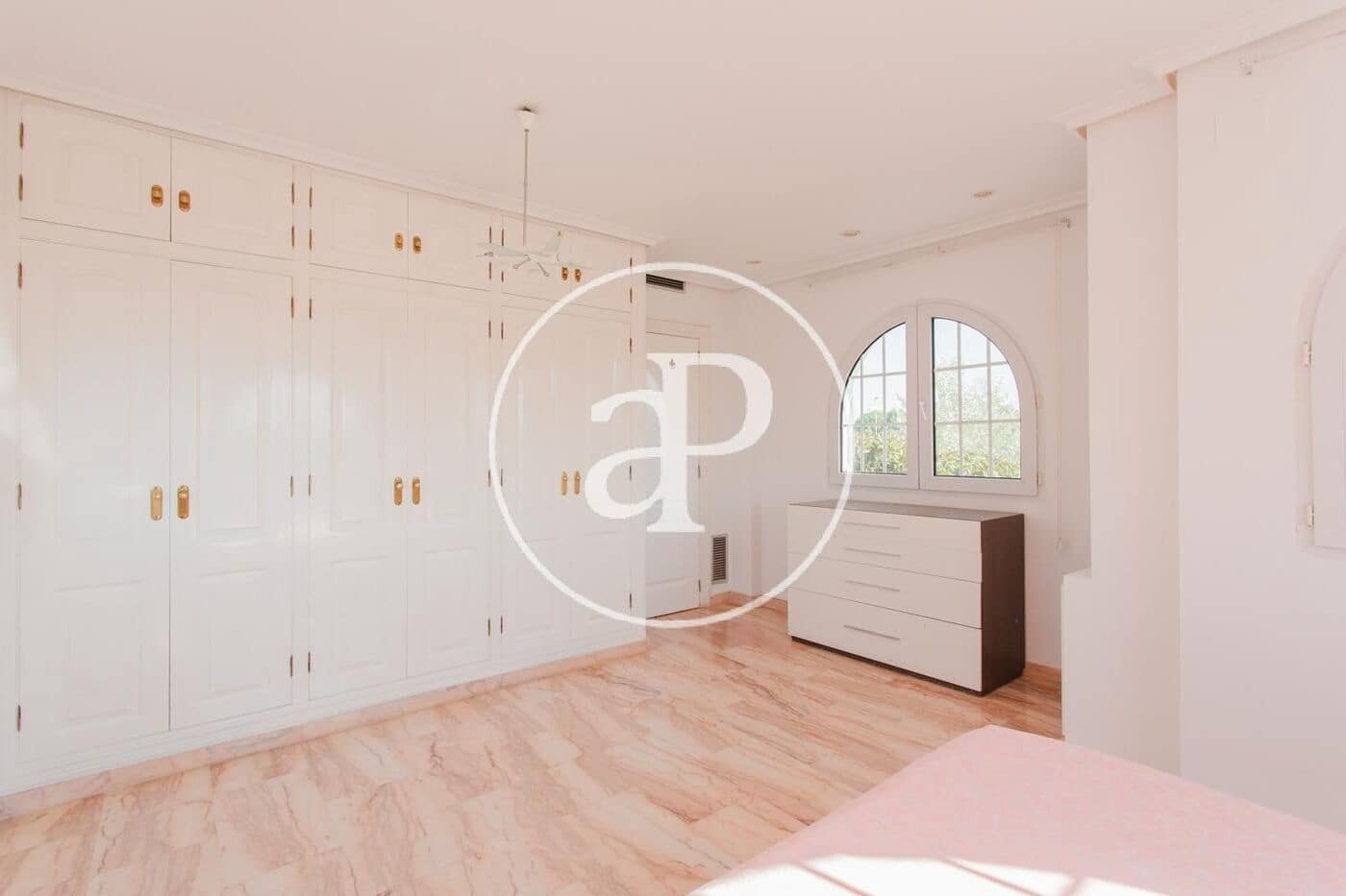 5 bedroom Villa for rent in L'Eliana with pool garage - € 3,500 (Ref: 10120002)