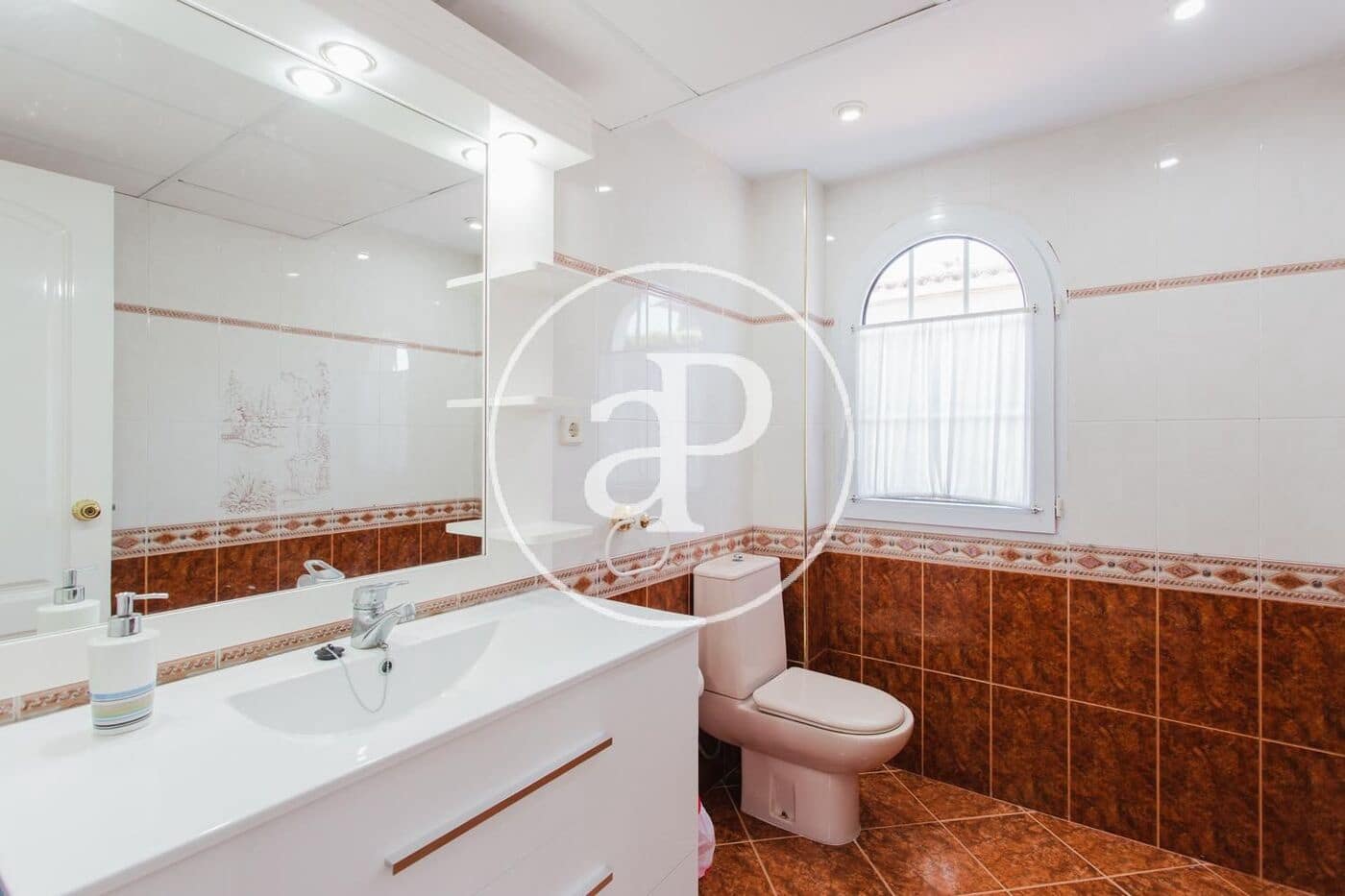 5 bedroom Villa for rent in L'Eliana with pool garage - € 3,500 (Ref: 10120002)