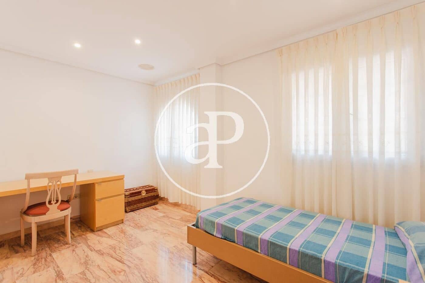 5 bedroom Villa for rent in L'Eliana with pool garage - € 3,500 (Ref: 10120002)