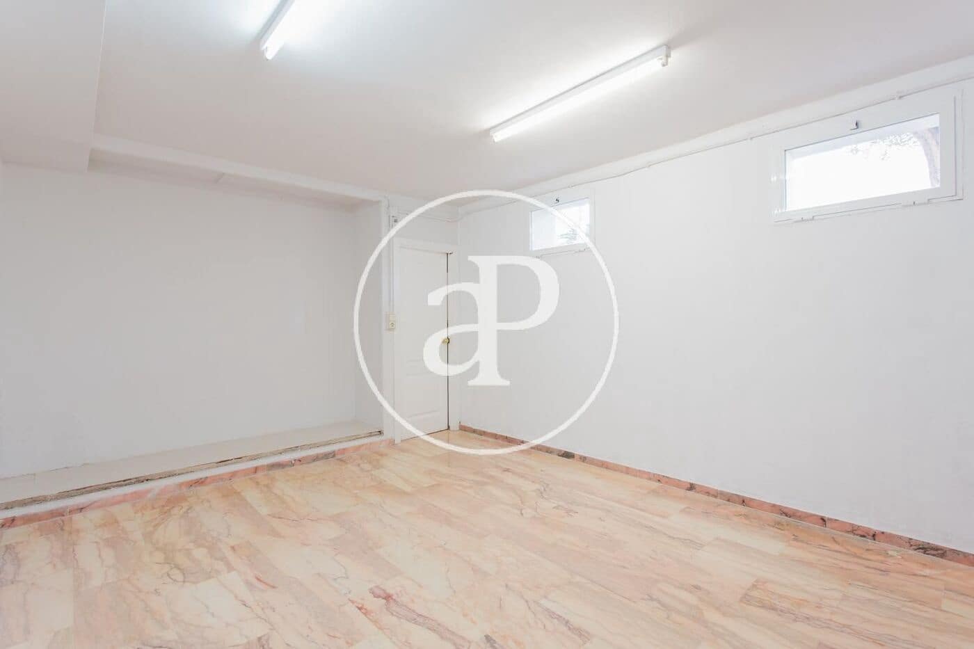 5 bedroom Villa for rent in L'Eliana with pool garage - € 3,500 (Ref: 10120002)