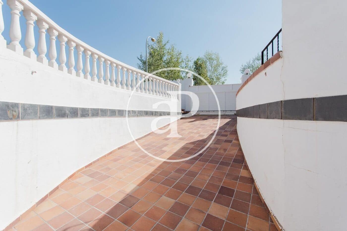 5 bedroom Villa for rent in L'Eliana with pool garage - € 3,500 (Ref: 10120002)