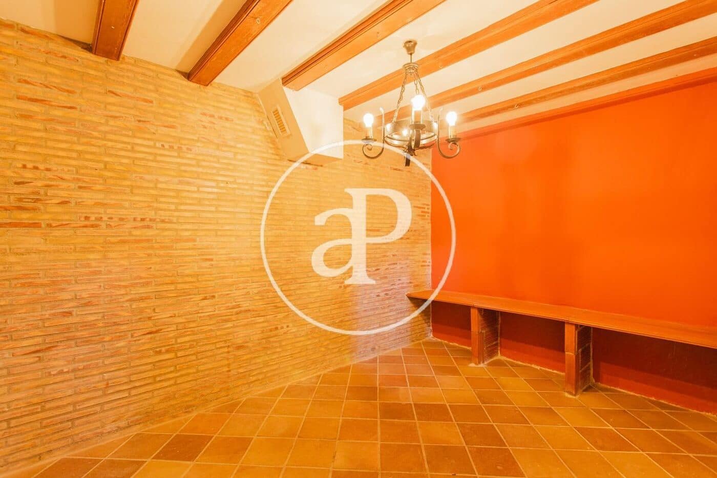 5 bedroom Villa for rent in L'Eliana with pool garage - € 3,500 (Ref: 10120002)