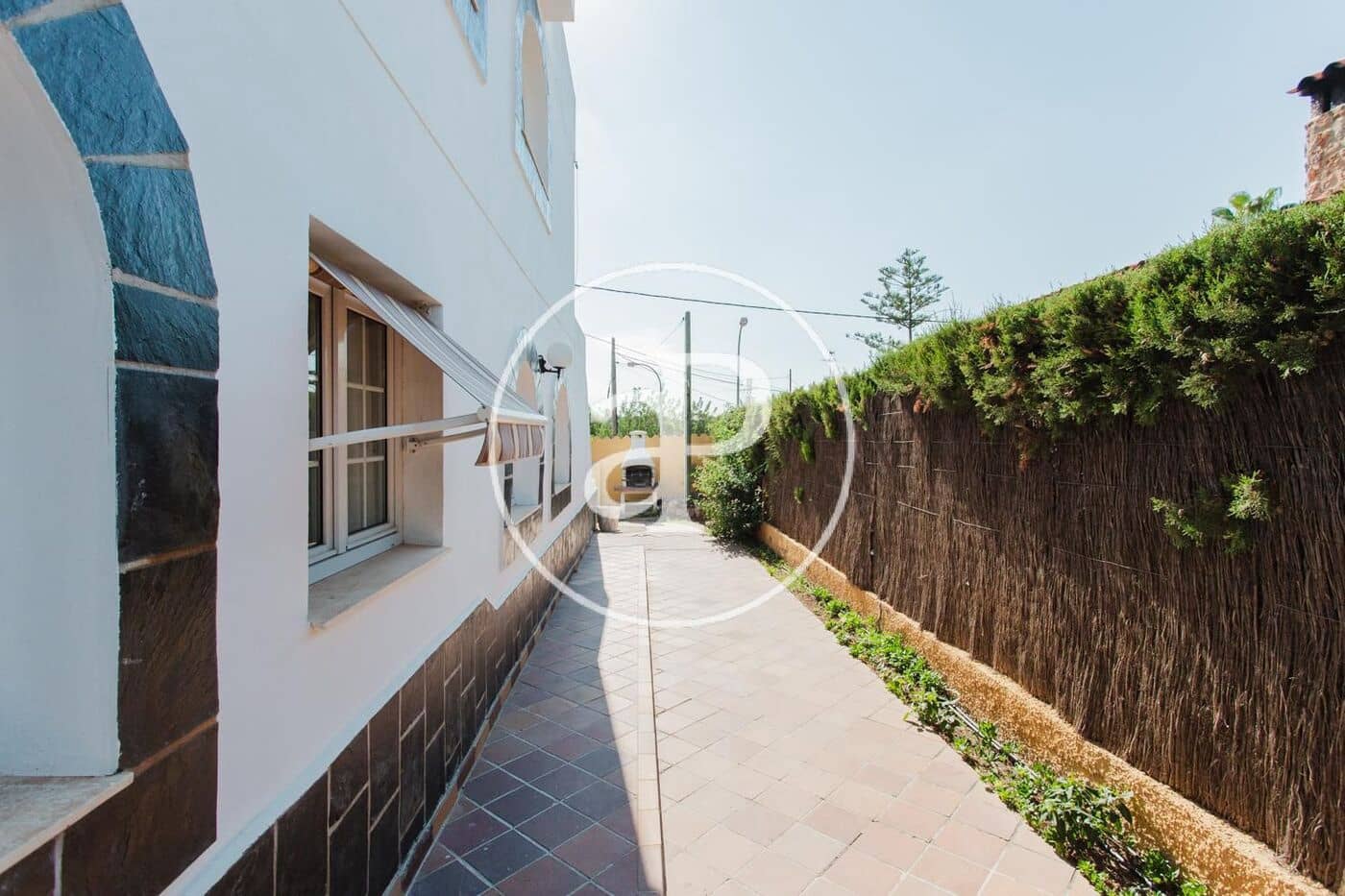 5 bedroom Villa for rent in L'Eliana with pool garage - € 3,500 (Ref: 10120002)