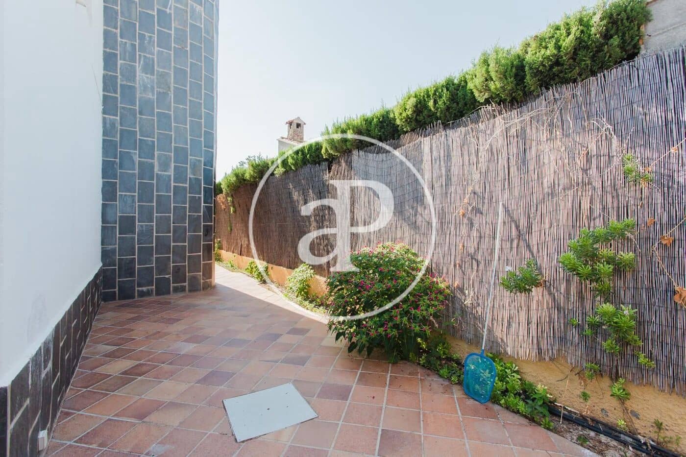 5 bedroom Villa for rent in L'Eliana with pool garage - € 3,500 (Ref: 10120002)