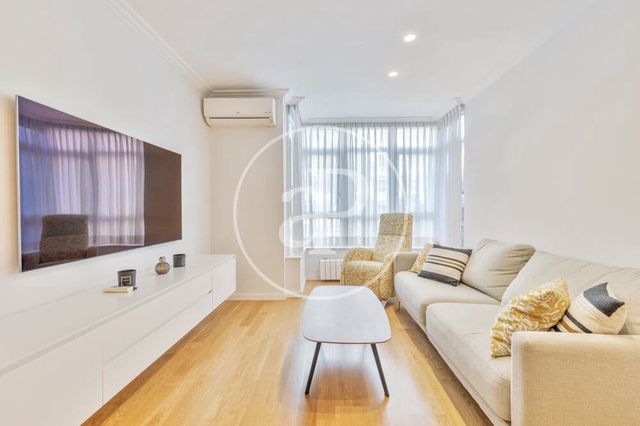 3 quarto Apartamento para arrendar em En Corts, Valência cidade com garagem - 1 800 € (Ref: 10120003)