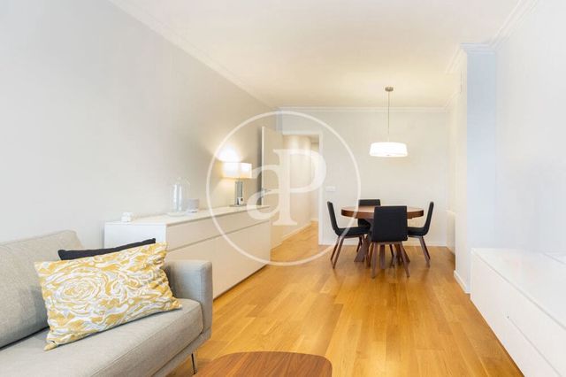 3 quarto Apartamento para arrendar em En Corts, Valência cidade com garagem - 1 800 € (Ref: 10120003)