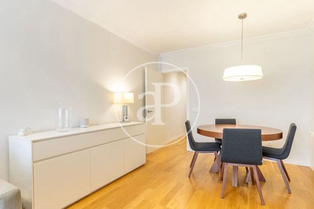 3 quarto Apartamento para arrendar em En Corts, Valência cidade com garagem - 1 800 € (Ref: 10120003)