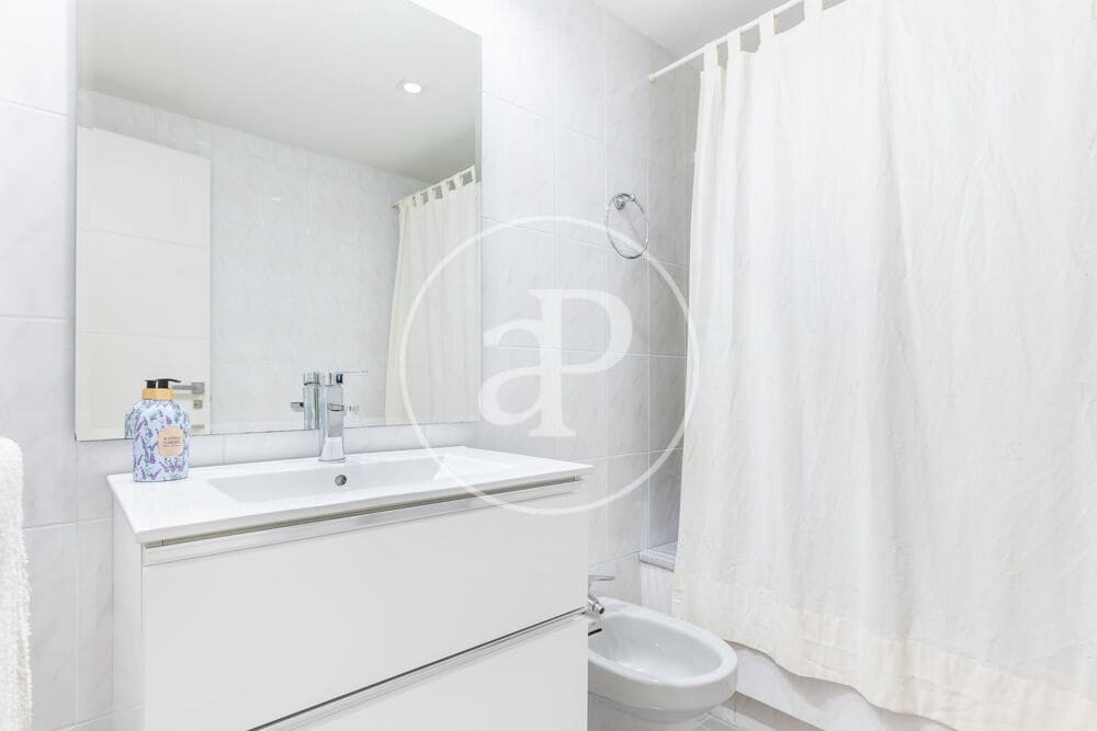 3 quarto Apartamento para arrendar em Valencia cidade com garagem - 1 800 € (Ref: 10120003)