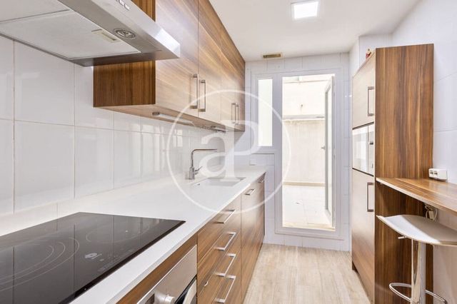3 quarto Apartamento para arrendar em En Corts, Valência cidade com garagem - 1 800 € (Ref: 10120003)