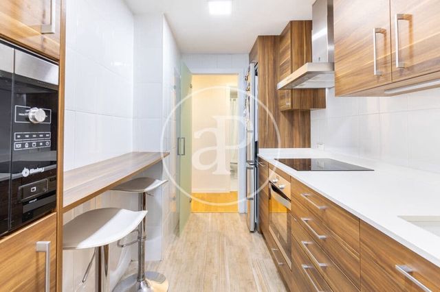 3 quarto Apartamento para arrendar em En Corts, Valência cidade com garagem - 1 800 € (Ref: 10120003)