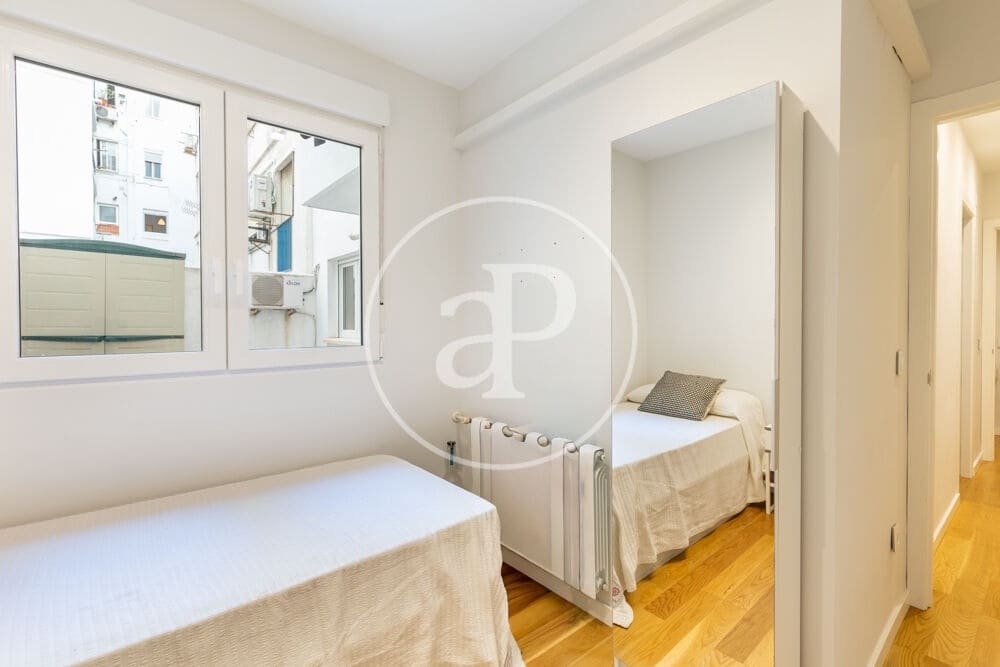 3 quarto Apartamento para arrendar em Valencia cidade com garagem - 1 800 € (Ref: 10120003)