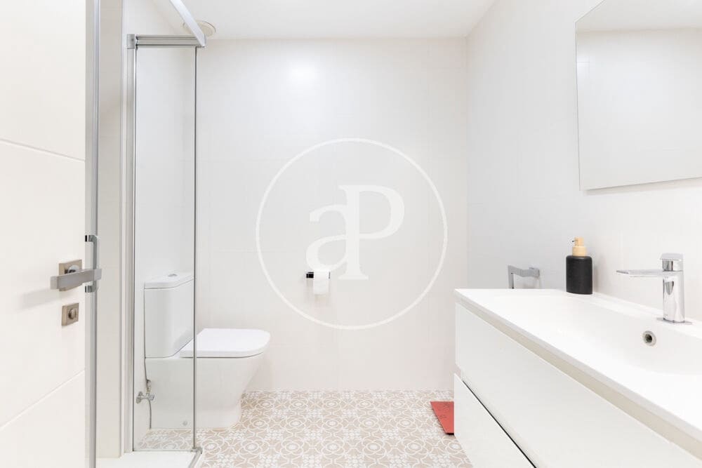 3 quarto Apartamento para arrendar em Valencia cidade com garagem - 1 800 € (Ref: 10120003)