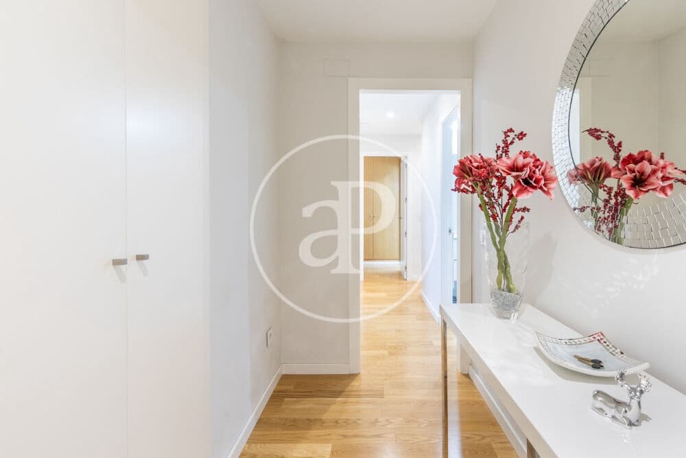 3 quarto Apartamento para arrendar em Valencia cidade com garagem - 1 800 € (Ref: 10120003)