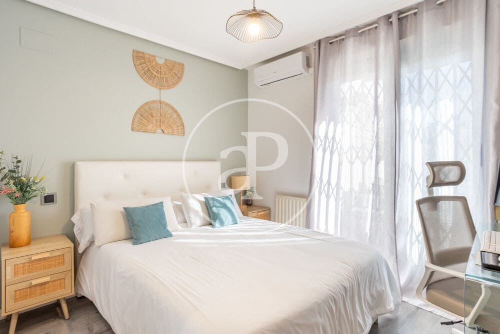 2 quarto Penthouse para arrendar em Valencia cidade - 2 200 € (Ref: 10124487)