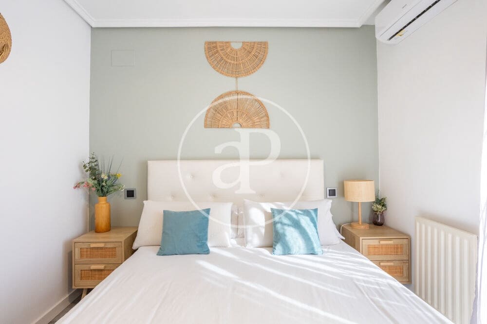 2 quarto Penthouse para arrendar em Valencia cidade - 2 200 € (Ref: 10124487)