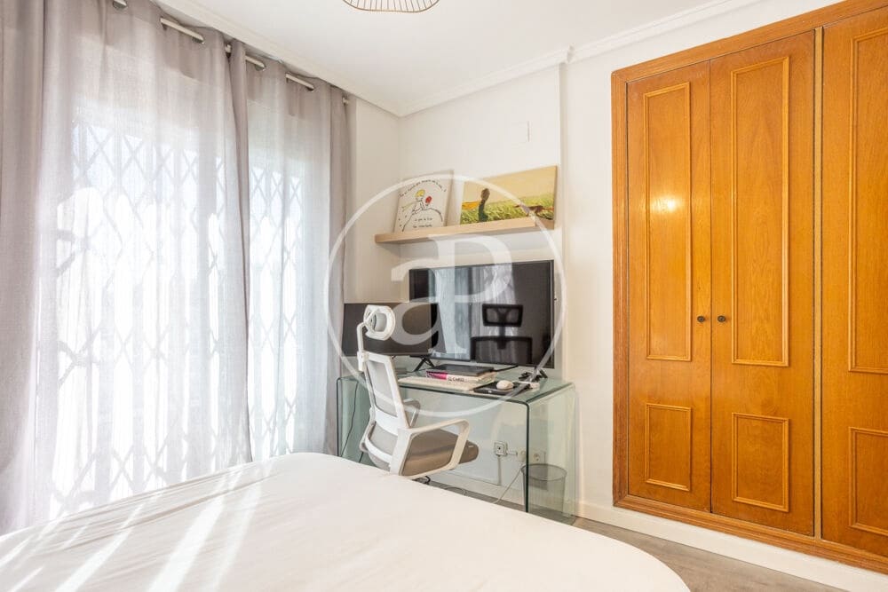 2 quarto Penthouse para arrendar em Valencia cidade - 2 200 € (Ref: 10124487)