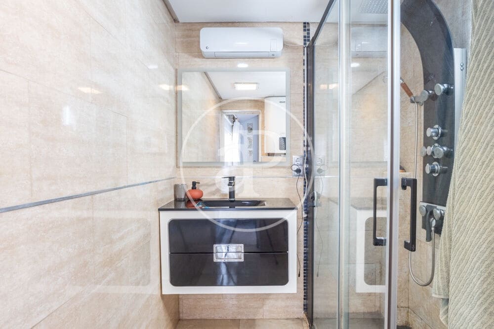 2 quarto Penthouse para arrendar em Valencia cidade - 2 200 € (Ref: 10124487)