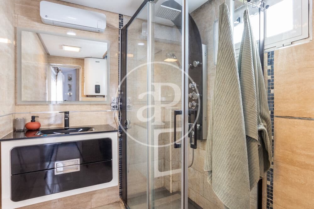 2 quarto Penthouse para arrendar em Valencia cidade - 2 200 € (Ref: 10124487)
