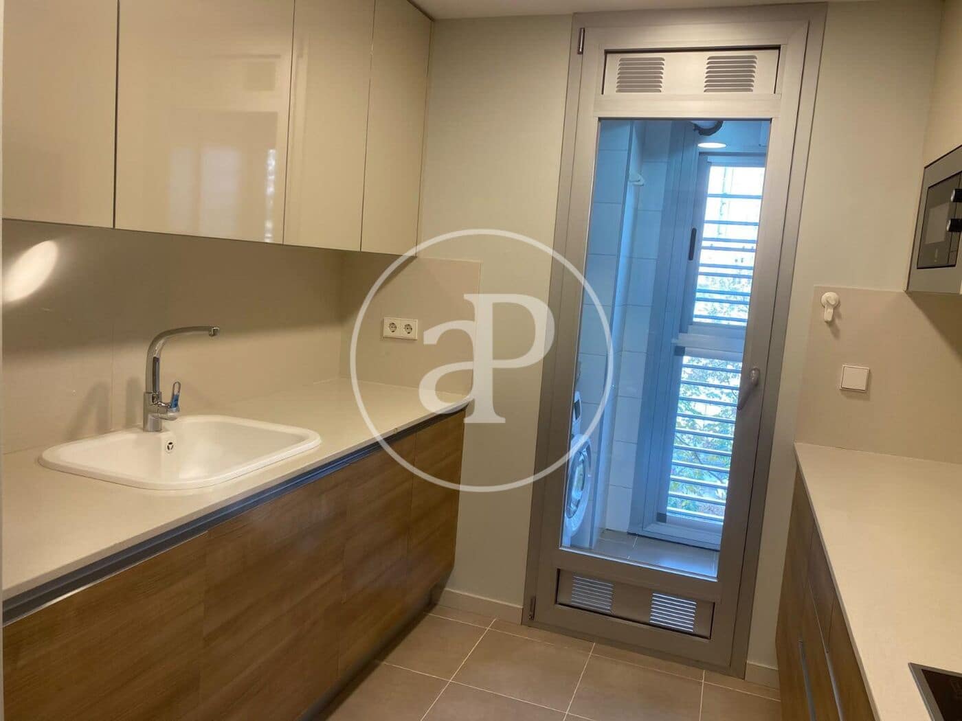 2 soverom Leilighet til salgs i Valencia by med svømmebasseng garasje - € 598 000 (Ref: 10129344)