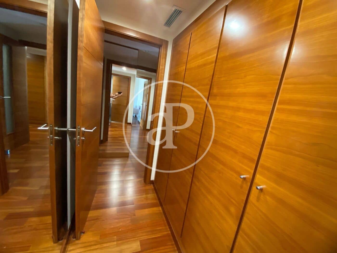 2 soverom Leilighet til salgs i Valencia by med svømmebasseng garasje - € 598 000 (Ref: 10129344)