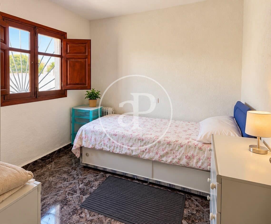 4 makuuhuone Huvila myytävänä paikassa Lliria mukana uima-altaan - 219 900 € (Ref: 10135999)