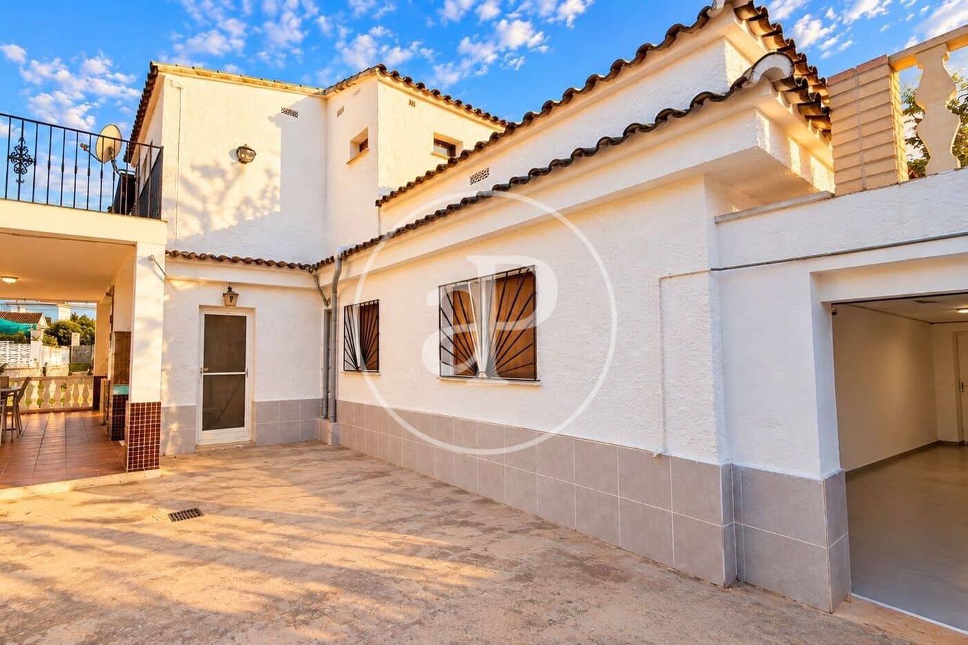4 makuuhuone Huvila myytävänä paikassa Lliria mukana uima-altaan - 219 900 € (Ref: 10135999)