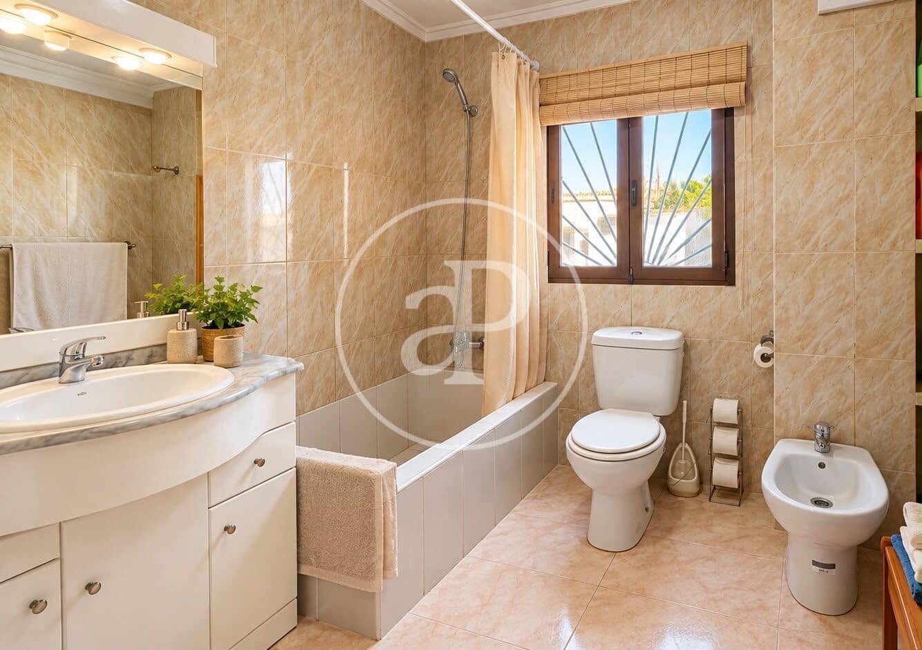 4 makuuhuone Huvila myytävänä paikassa Lliria mukana uima-altaan - 219 900 € (Ref: 10135999)