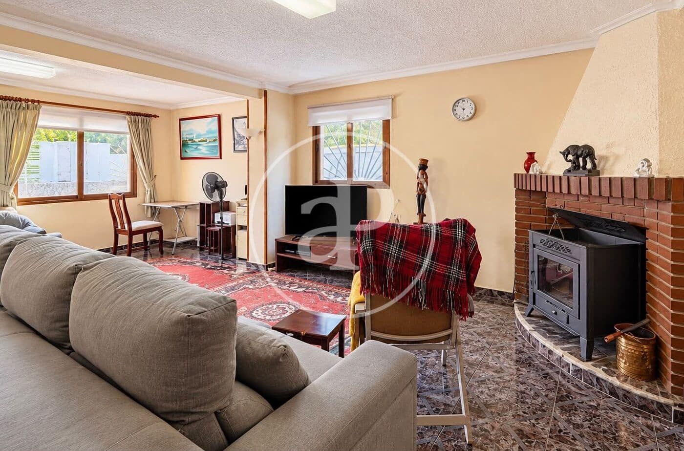 4 makuuhuone Huvila myytävänä paikassa Lliria mukana uima-altaan - 219 900 € (Ref: 10135999)