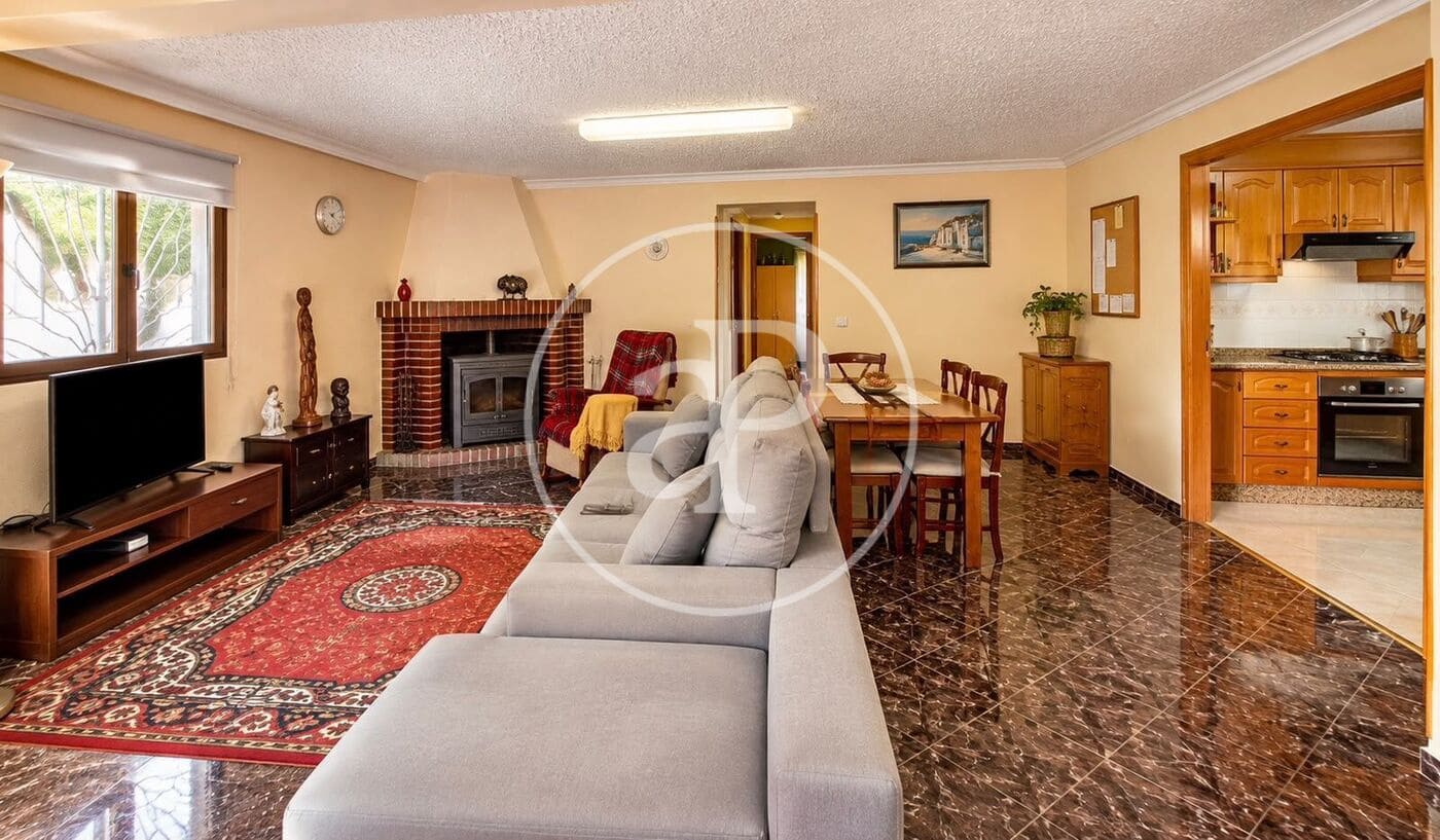 4 makuuhuone Huvila myytävänä paikassa Lliria mukana uima-altaan - 219 900 € (Ref: 10135999)