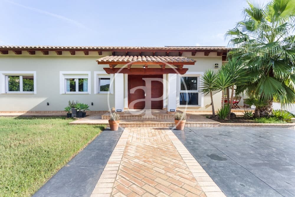 4 sypialnia Willa na sprzedaż w Carcaixent z basenem garażem - 649 000 € (Ref: 10139684)