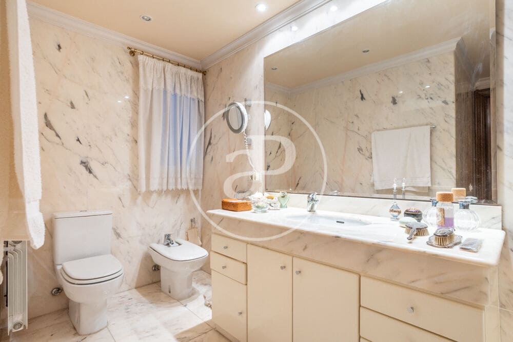 5 bedroom Apartment for sale in Valencia city with garage - € 1,700,000 (Ref: 10142461)