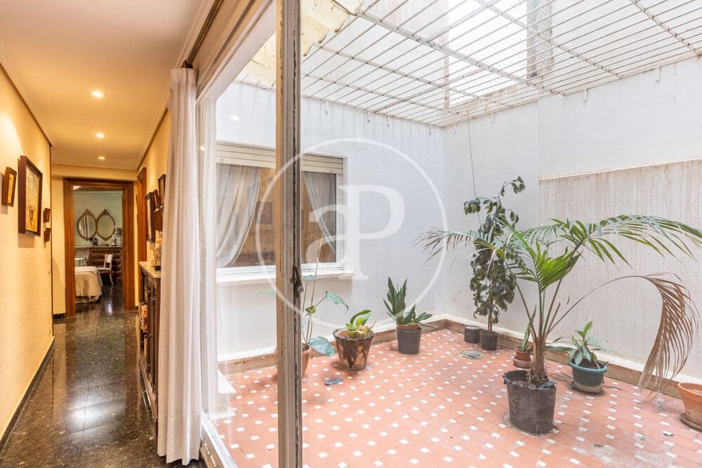 5 bedroom Apartment for sale in Valencia city with garage - € 1,700,000 (Ref: 10142461)