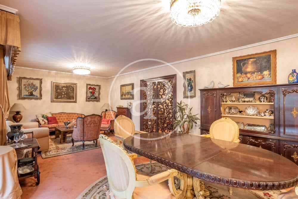 5 bedroom Apartment for sale in Valencia city with garage - € 1,700,000 (Ref: 10142461)
