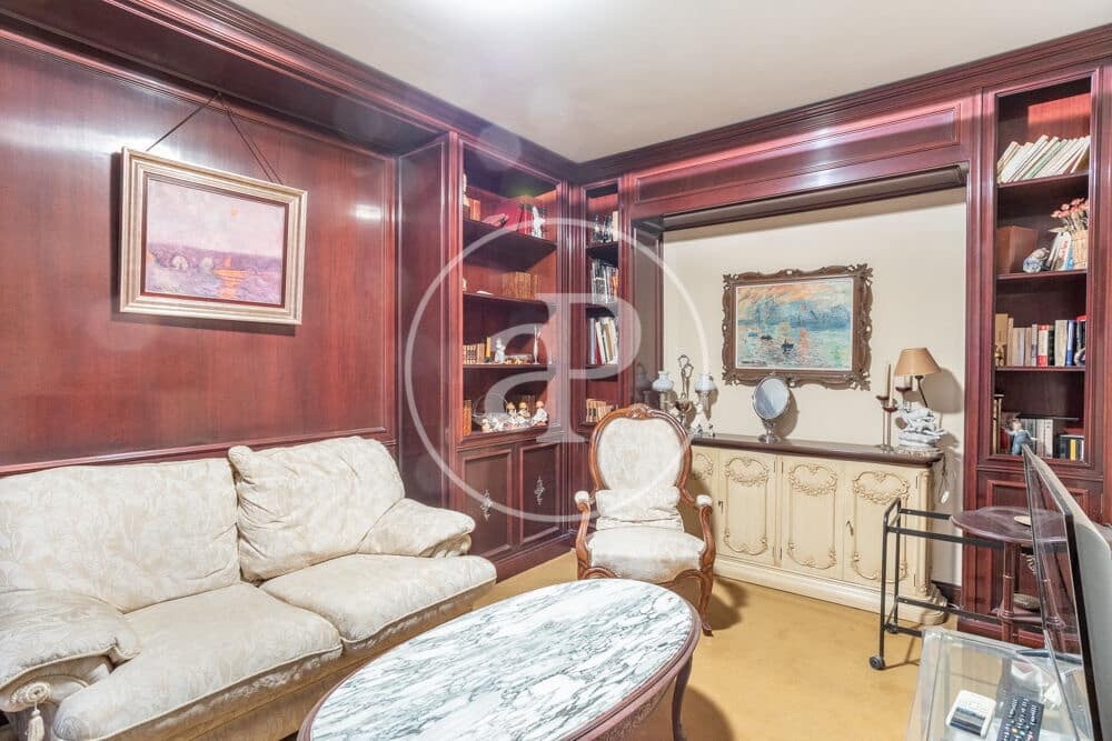 5 bedroom Apartment for sale in Valencia city with garage - € 1,700,000 (Ref: 10142461)
