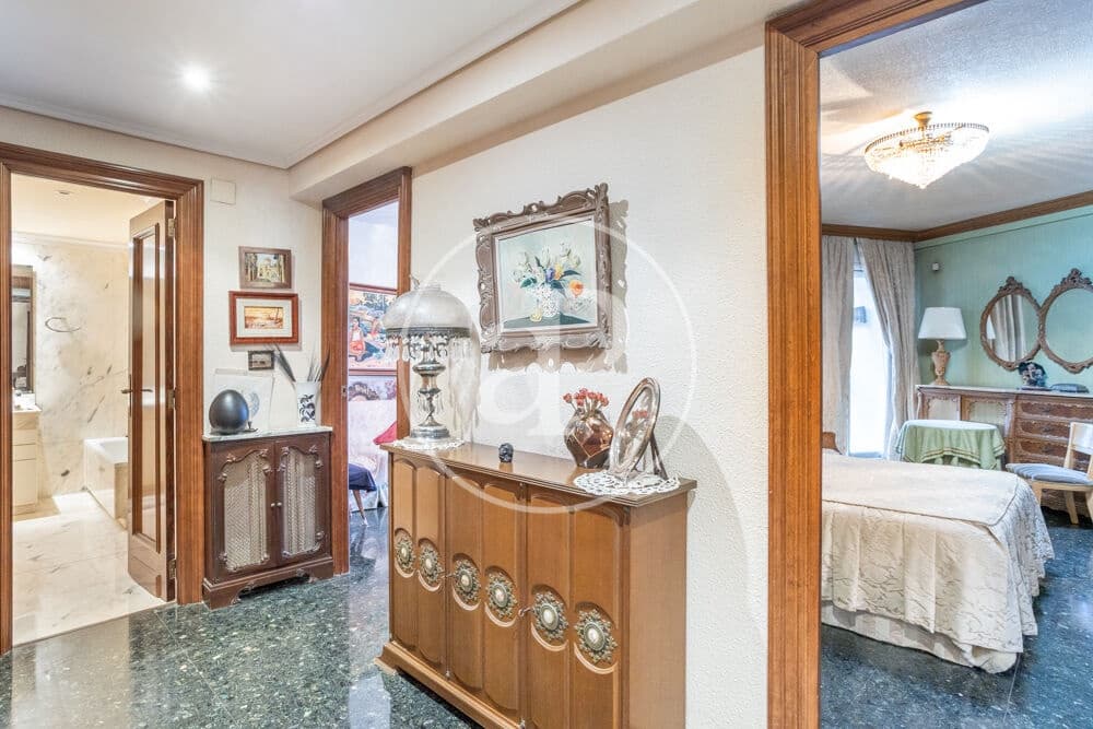 5 bedroom Apartment for sale in Valencia city with garage - € 1,700,000 (Ref: 10142461)