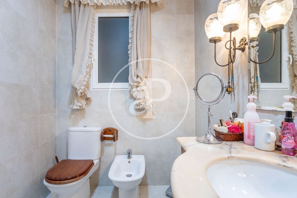 5 bedroom Apartment for sale in Valencia city with garage - € 1,700,000 (Ref: 10142461)