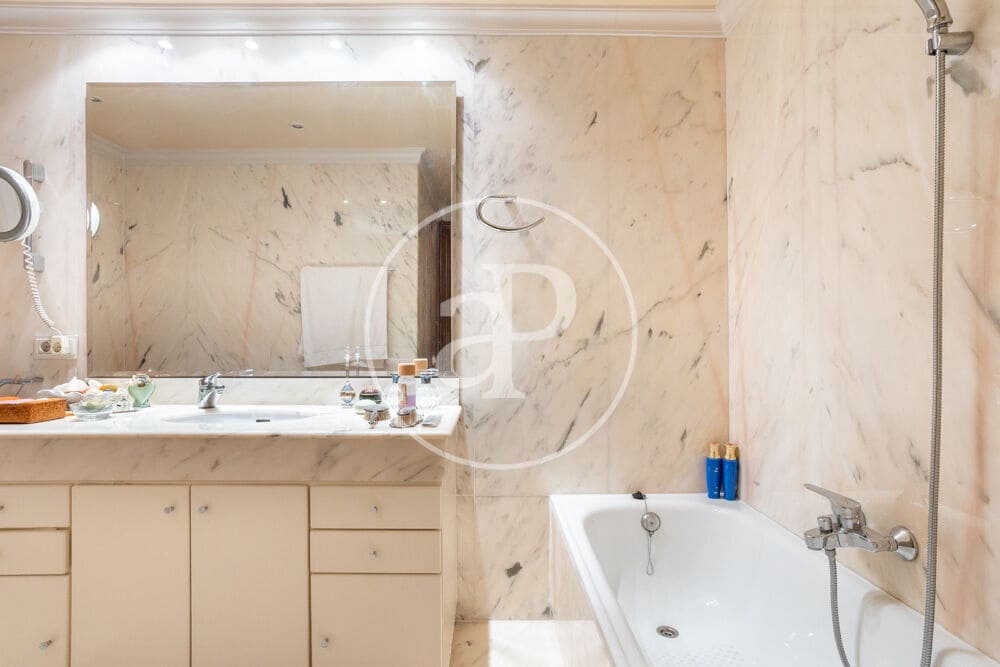 5 bedroom Apartment for sale in Valencia city with garage - € 1,700,000 (Ref: 10142461)
