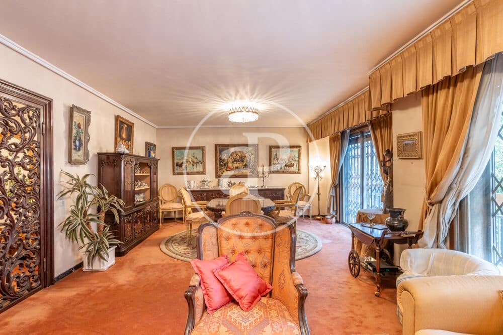 5 bedroom Apartment for sale in Valencia city with garage - € 1,700,000 (Ref: 10142461)