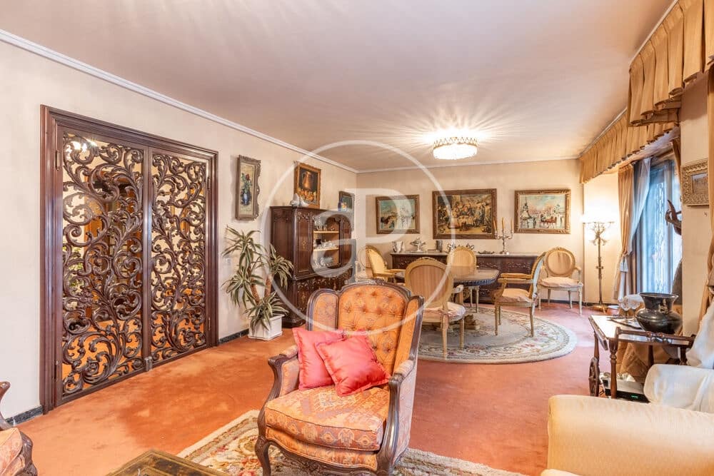 5 bedroom Apartment for sale in Valencia city with garage - € 1,700,000 (Ref: 10142461)