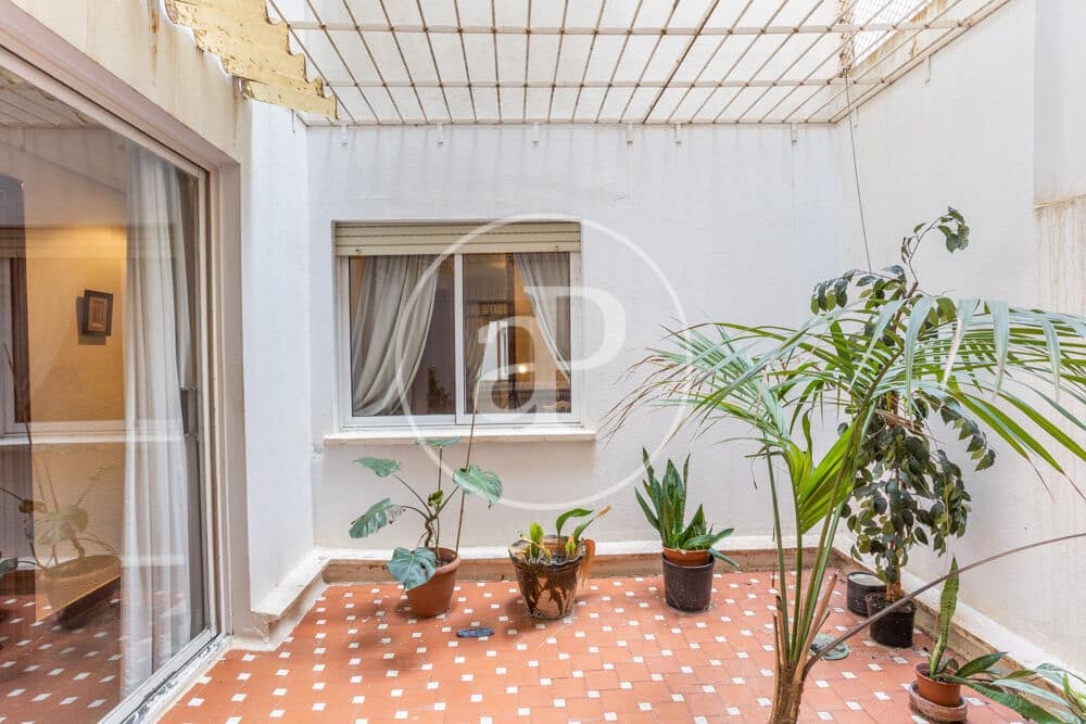 5 bedroom Apartment for sale in Valencia city with garage - € 1,700,000 (Ref: 10142461)