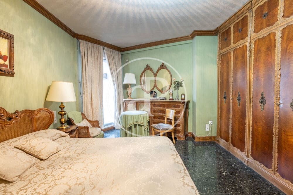 5 bedroom Apartment for sale in Valencia city with garage - € 1,700,000 (Ref: 10142461)