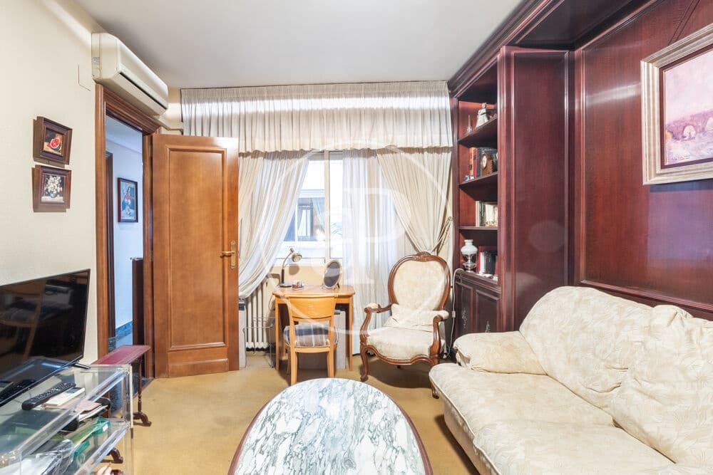 5 bedroom Apartment for sale in Valencia city with garage - € 1,700,000 (Ref: 10142461)