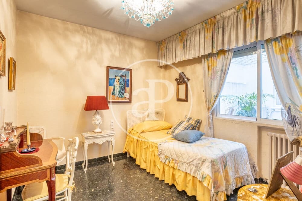 5 bedroom Apartment for sale in Valencia city with garage - € 1,700,000 (Ref: 10142461)